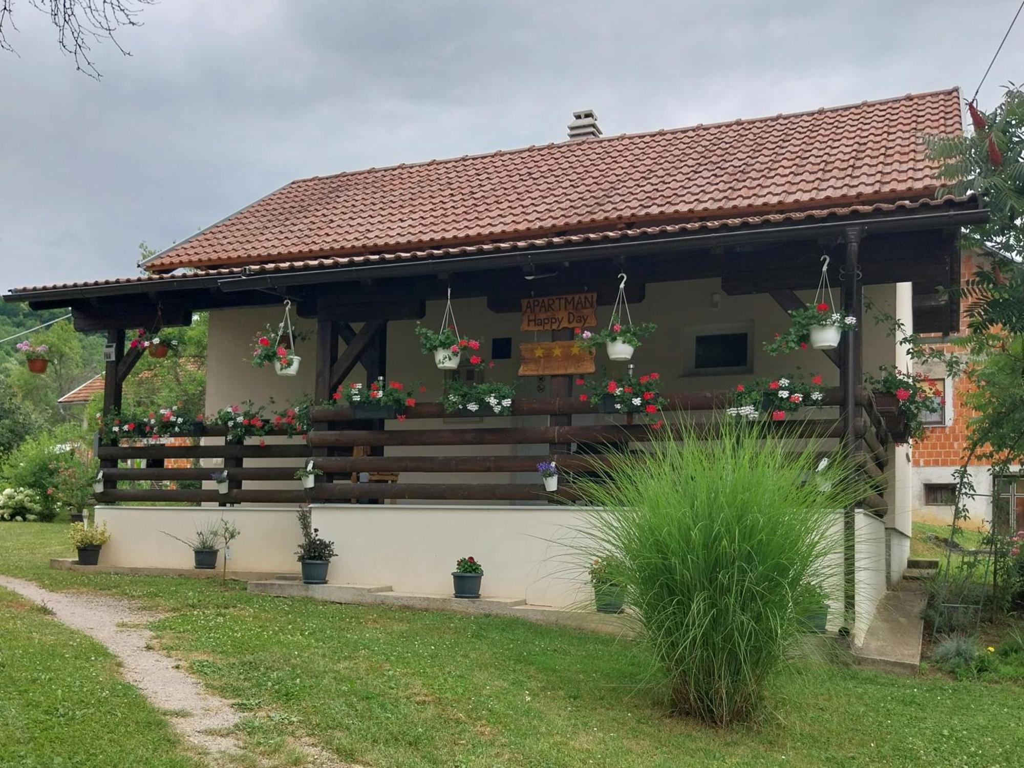 Guest House Happy Day Slunj Esterno foto