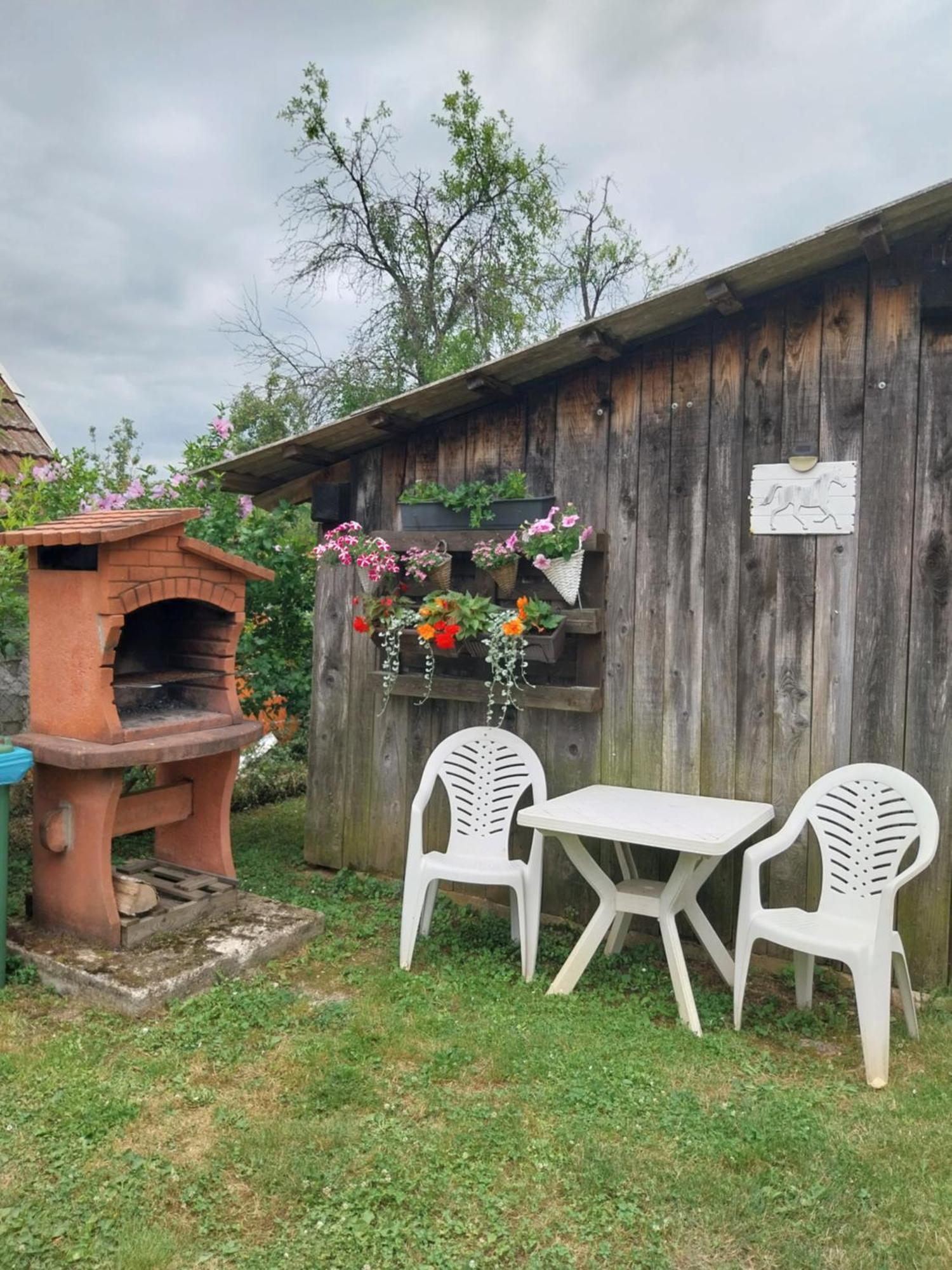 Guest House Happy Day Slunj Esterno foto