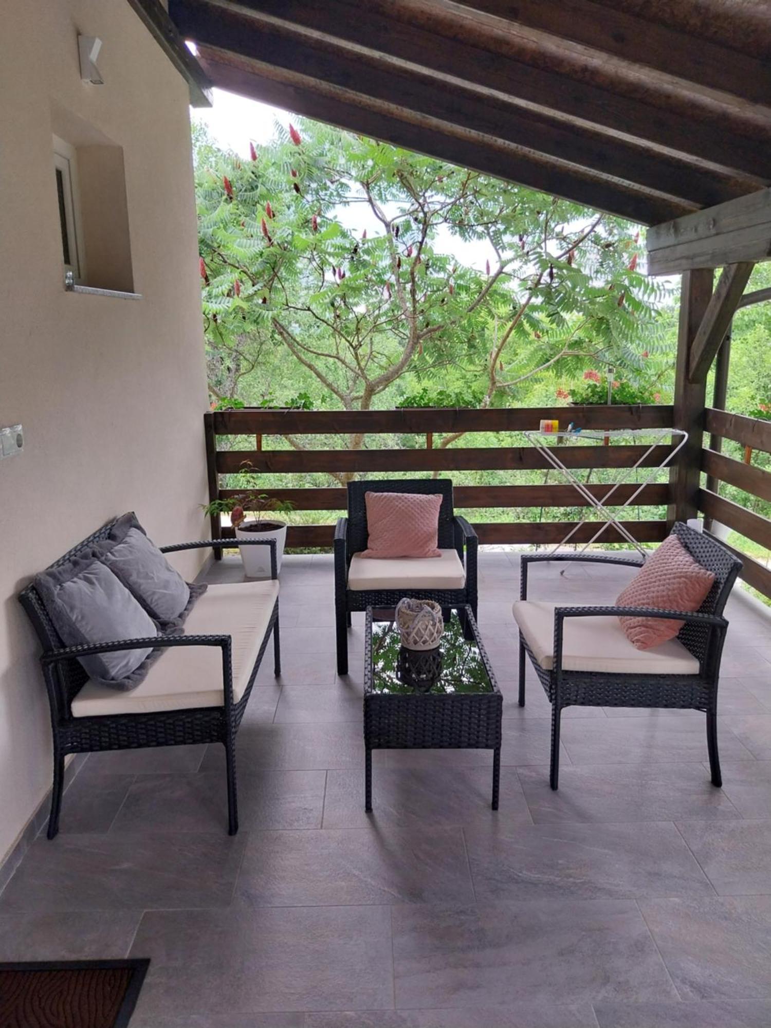Guest House Happy Day Slunj Esterno foto