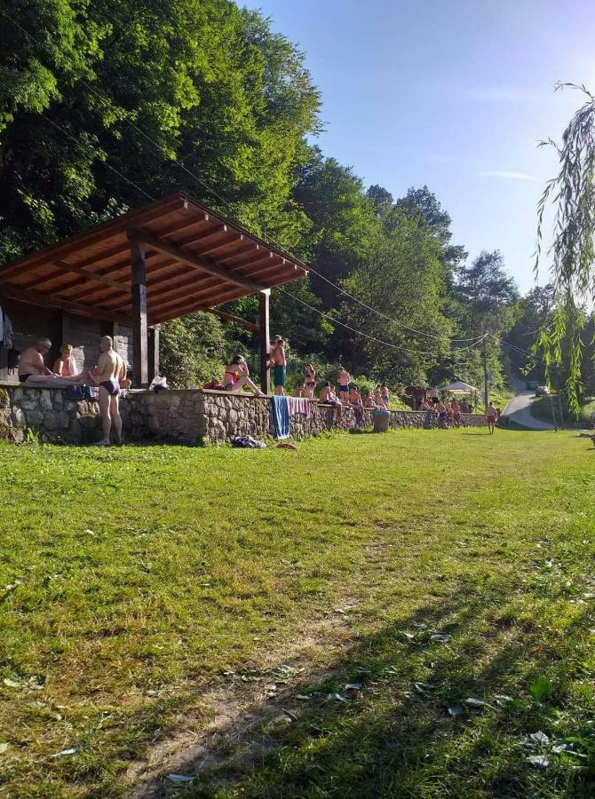 Guest House Happy Day Slunj Esterno foto